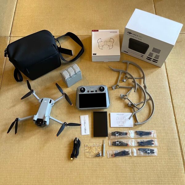 美品 DJI Mini3 pro FLY MORE コンボkit plus バッテリー3本 高性能ドローン