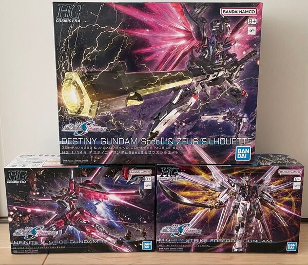 HG デスティニーガンダムSpecII&ゼウスシルエット マイティーストライクフリーダム インフィニットジャスティス弍式