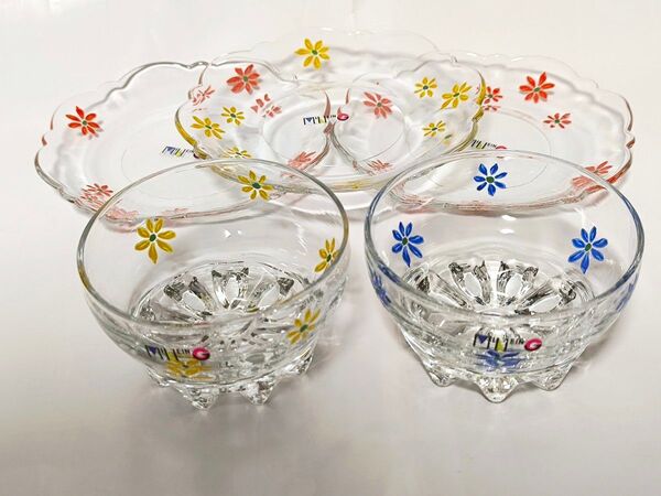 ☆ガラス製 デザートグラス アイスクリームグラス 2個☆ガラスプレート 皿 3枚☆花柄 昭和レトロ☆MINEING セット