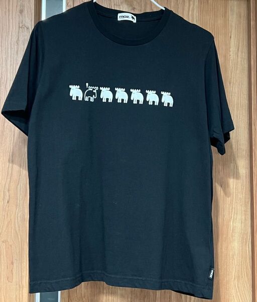 MOZ Tシャツ ブラック ヘラジカ ワンポイント