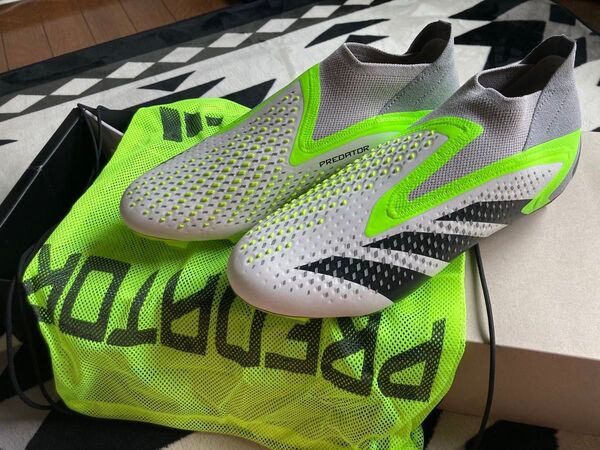【新品未使用】adidas PREDATOR ACCURACY+FG(プレデター アキュラシー FG) 天然芝用 28.0cm