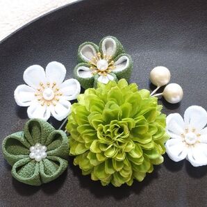 つまみ細工 髪飾り 成人式 卒業式 七五三 ヘアアクセサリー 和装 抹茶 白
