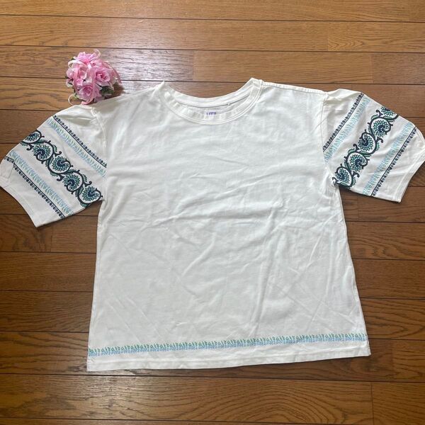 ★美品★ UNIQLO ANNA SUI エスニック柄 半袖Tシャツユニクロ森ガール コットン M 白