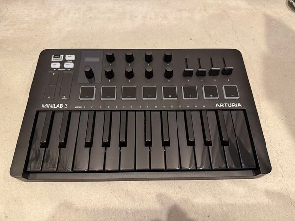 Arturia MINILAB 3 MIDIキーボードコントローラー