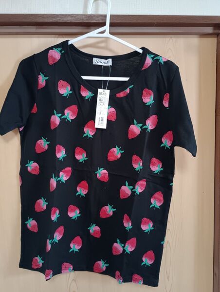 いちご柄Tシャツ Lサイズ ブラック 未使用