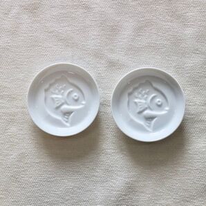 2個セット 絵柄の浮き出る醤油皿 白磁・絵柄入醤油皿 鯛 日本製