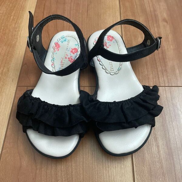 キッズ 17.0cm 黒 フリル付き ストラップサンダル 女の子 ブラック