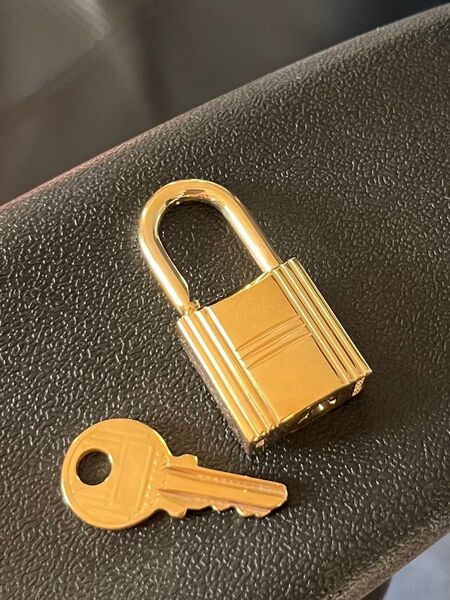 【美品】 エルメス HERMES ゴールド カデナ 南京錠 パドロック キー