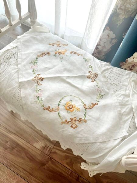 フランスアンティーク刺繍クロス 撮影小物やリメイクに 手刺繍 ヴィンテージ 花柄 仏 ハンドメイド