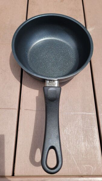AMT ドイツ製フライパン 20cm ガス火用 PFOAフリー ドイツ製 5層構造 厚み1センチ 美品