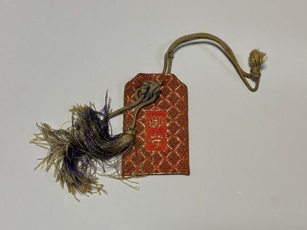 216. 早い物勝ち!赤と金の刺繍 御守 お守り おまもり 複数購入対応 割引対応あり