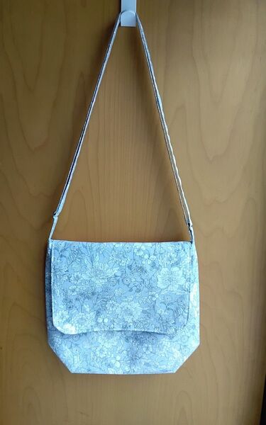 ハンドメイド ファスナーポケット付き ショルダーバッグ