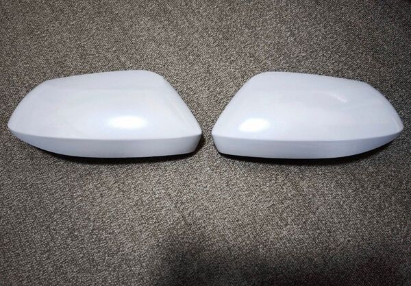 美品 純正 ヤリスクロスドアミラーカバー 左右2個セット プラチナホワイトパールマイカ 089