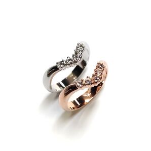 【オーダー受付】Vラインリング☆重ね付けに重宝【2色展開】【高品質クリスタル使用