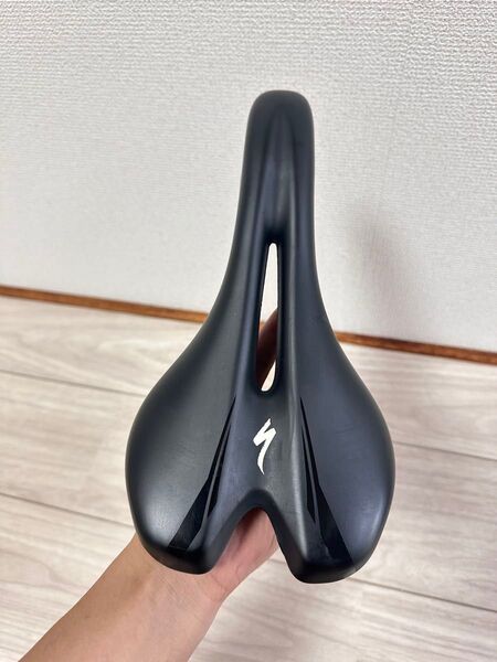 Specialized patentad 143mmサドル