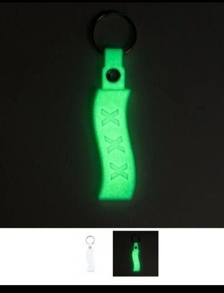 新品未使用 GOD SELECTION XXX ゴッドセレクションキーホルダー 蓄光