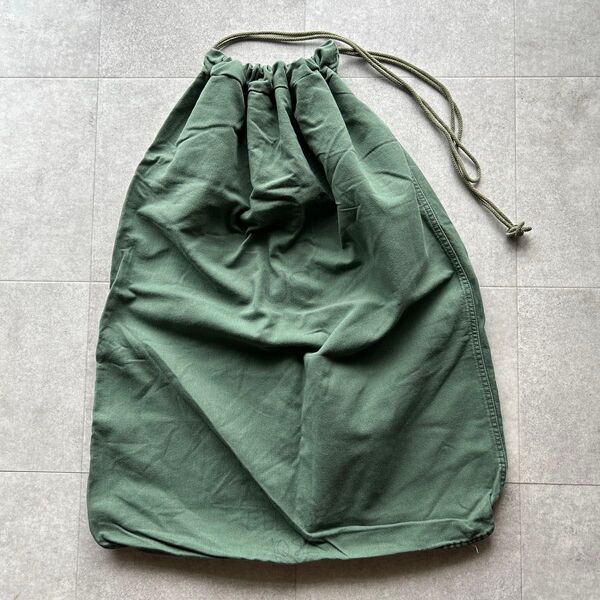 USED 実物 米軍 バラックバッグ ランドリーバッグ グリーン 洗濯物用袋 アメリカ軍物 緑 カーキ オリーブ BAG 鞄 巾着