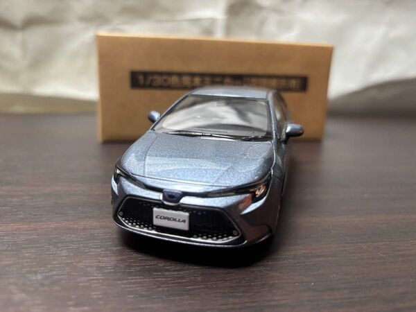 トヨタ カローラ(セダン) カラーサンプル ミニカー セレスタイトグレーメタリック 専用箱付