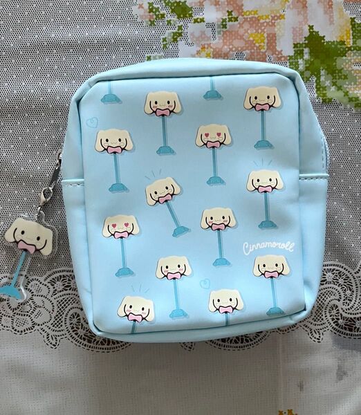 今年の6月にお土産でいただきましたサンリオのシナモンのポーチです新品未使用ですが、タグなどは切ってしまいました