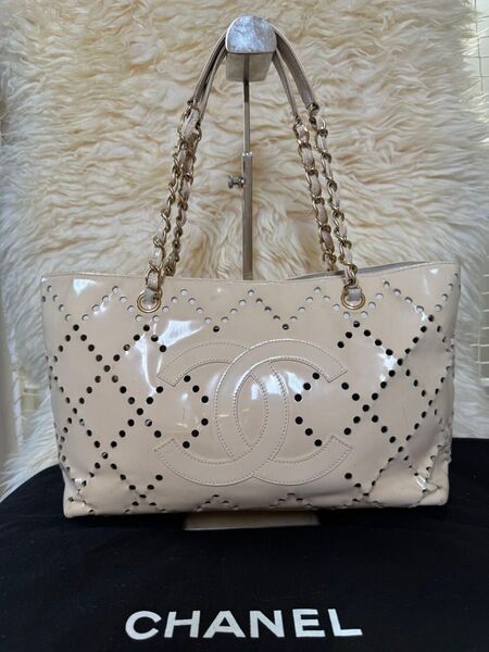 CHANEL シャネル エナメルパンチング トートバッグ ベージュ