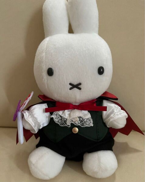 ミッフィー はくしゃく 伯爵 ハロウィン ぬいぐるみ 限定品