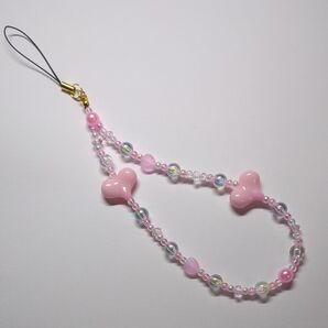 ハンドメイドビーズストラップ☆ピンク☆ぷっくりハートビーズ☆スマホ・ペンライト・デジカメ・ハンディファンにも