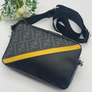 FENDI フェンディ カメラバッグ ズッカ クロスボディー ショルダーバッグ