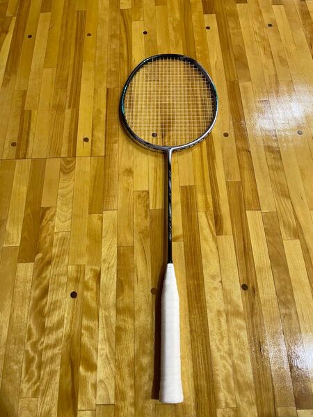美品 YONEX アストロクス88S PRO バドミントンラケット 3U5G