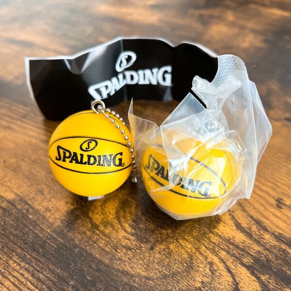 SPALDING バスケットボールスイング ボールチ ェーン キーホルダー イエロー