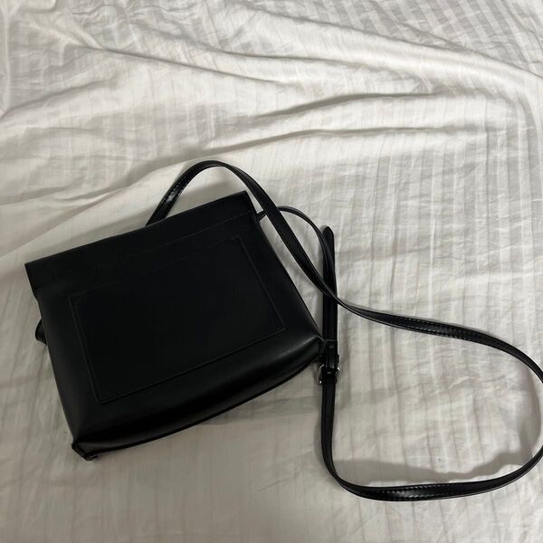 フェイクレザー ショルダーバッグ ブラック