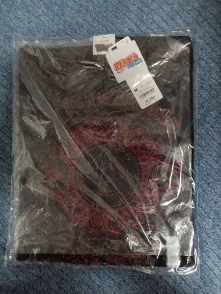 新品 GU ジーユー NARUTO ナルト疾風伝 写輪眼 Tシャツ Mサイズ