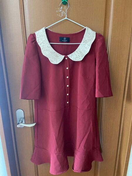 axes femme 赤 ワンピース