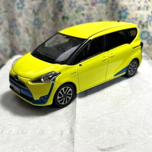 トヨタ シエンタ カラーサンプル ドアミラー欠品 エアーイエロー 5B6 ジャンク品