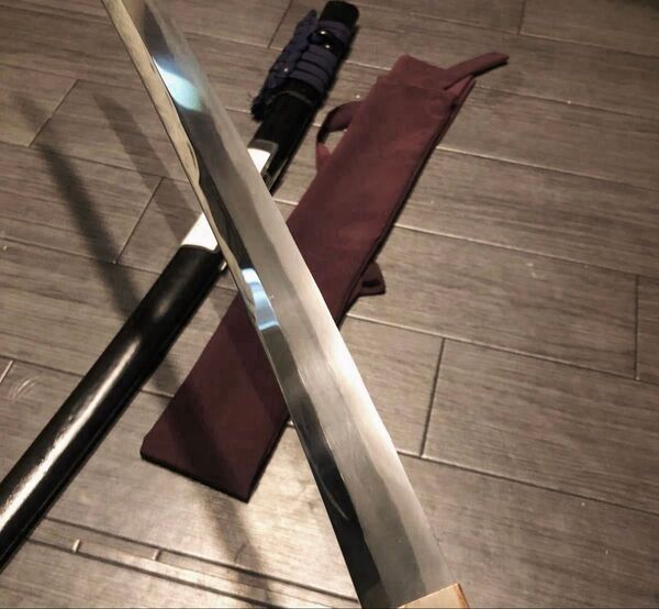 刃渡68.7cm 厚さ8mm 綺麗な刃紋の太刀 鍛肌 藍色拵え 長脇差 刀袋付き 日本刀 無銘 美術刀