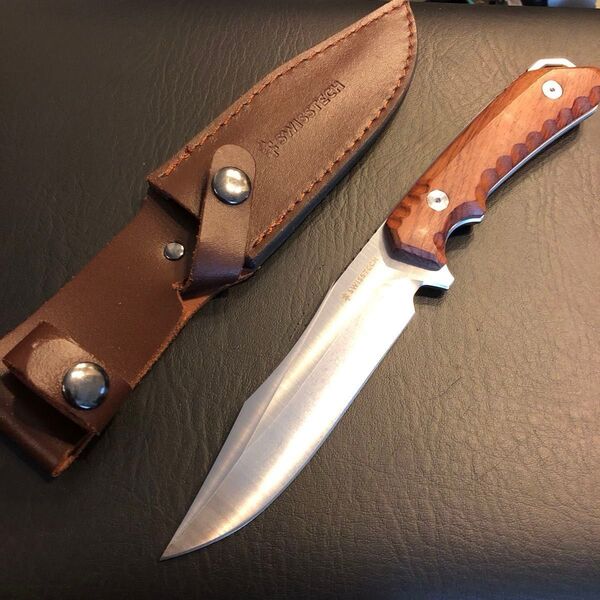 美品 ハンティングナイフ 265mm 高炭素鋼 サバイバルナイフ SWISSTECH 革ケース付き knife 高品質