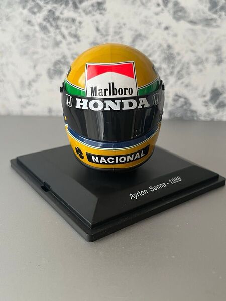 ラスト1個!完売品 マルボロ仕様 デアゴスティーニ 1/5 ヘルメットコレクション セナ F1