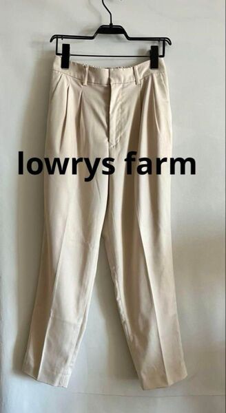 美品★lowrys farm★テーパードパンツ アイボリー