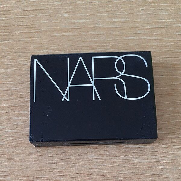 NARS リフティングパウダー 容器