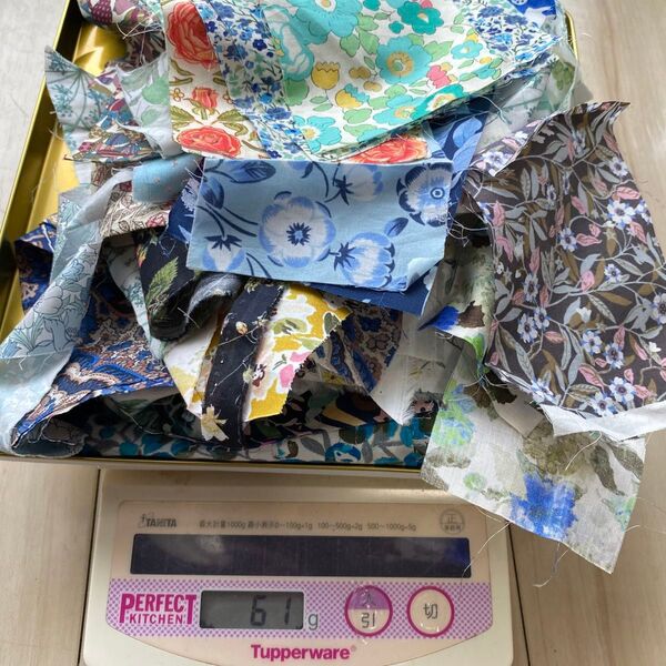 リバティ タナローン はぎれ 約61g