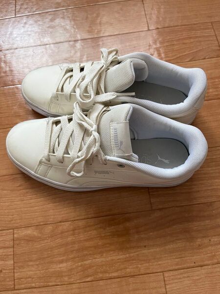 PUMAホワイトスニーカー