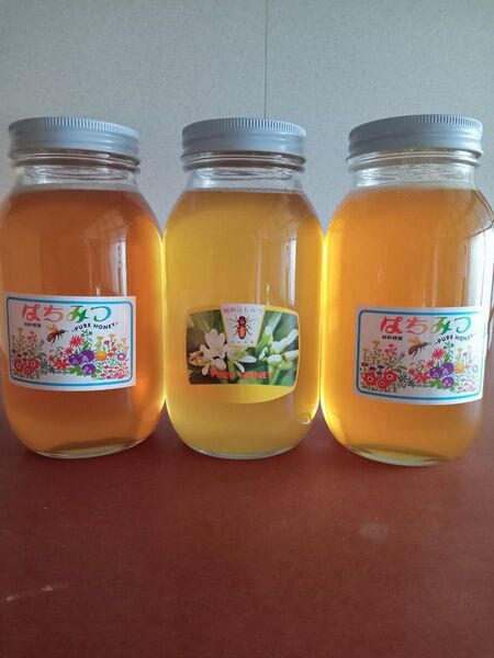 国産百花蜂蜜1200g×2と国産みかん蜂蜜1200g