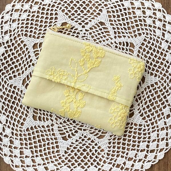 ポケットティッシュケース付きミニポーチ ハンドメイド ボタニカル 刺繍生地 レモンイエロー