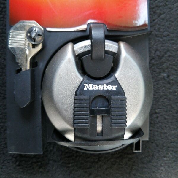 新品未使用 Master Lock Magnum マスターロック南京錠 鍵4本付き セキュリティ
