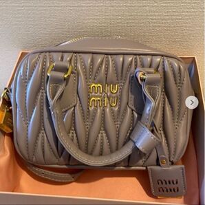 miumiuショルダーバッグ
