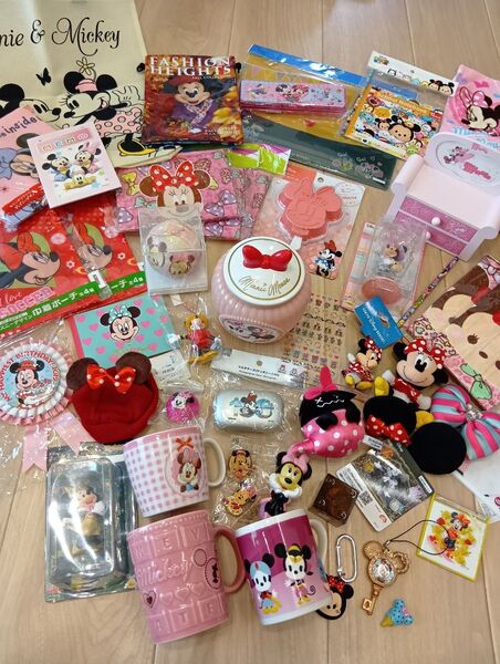 ディズニー DISNEY ミニーマウス Minnie ミニーちゃん かわいい マグカップ ぬいぐるみ ポーチ ヘアアクセサリー