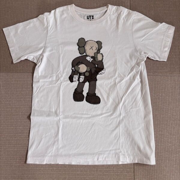 UNIQLO ユニクロKAWS カウズUT グラフィックTシャツ M
