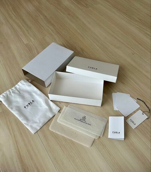 FURLA ギフトボックス 空き箱