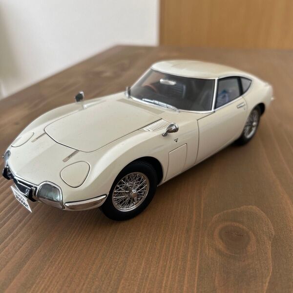 トヨタ 2000GT ミニカー オートアート 1/18 ホワイト