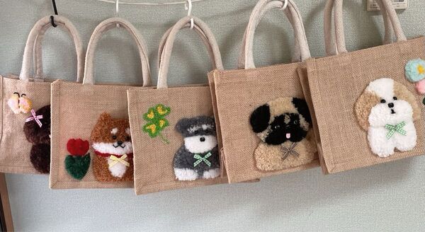 《手作り》ハンドメイドバッグ ハンドメイド 手刺繍 犬 プレゼント トートバッグ