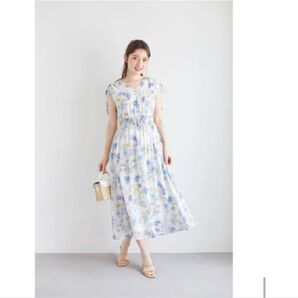 最安値 完売品【新品未開封】tocco closet 肩ドロストリボンフラワーシャーリングワンピース ブルー